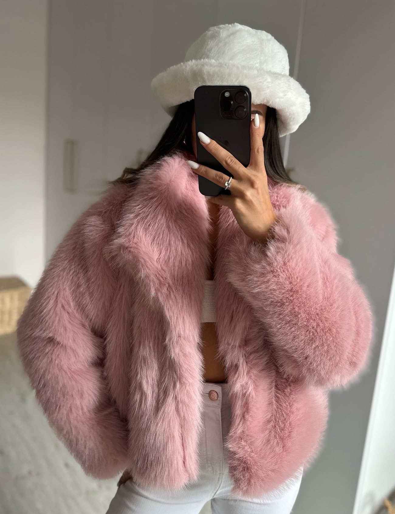 Flygo Women's Faux Fur Coat Fluffy Faux Fur Jacket Long Sleeve Lapel Furry Winter Jackets Shaggy Parka Short Coat